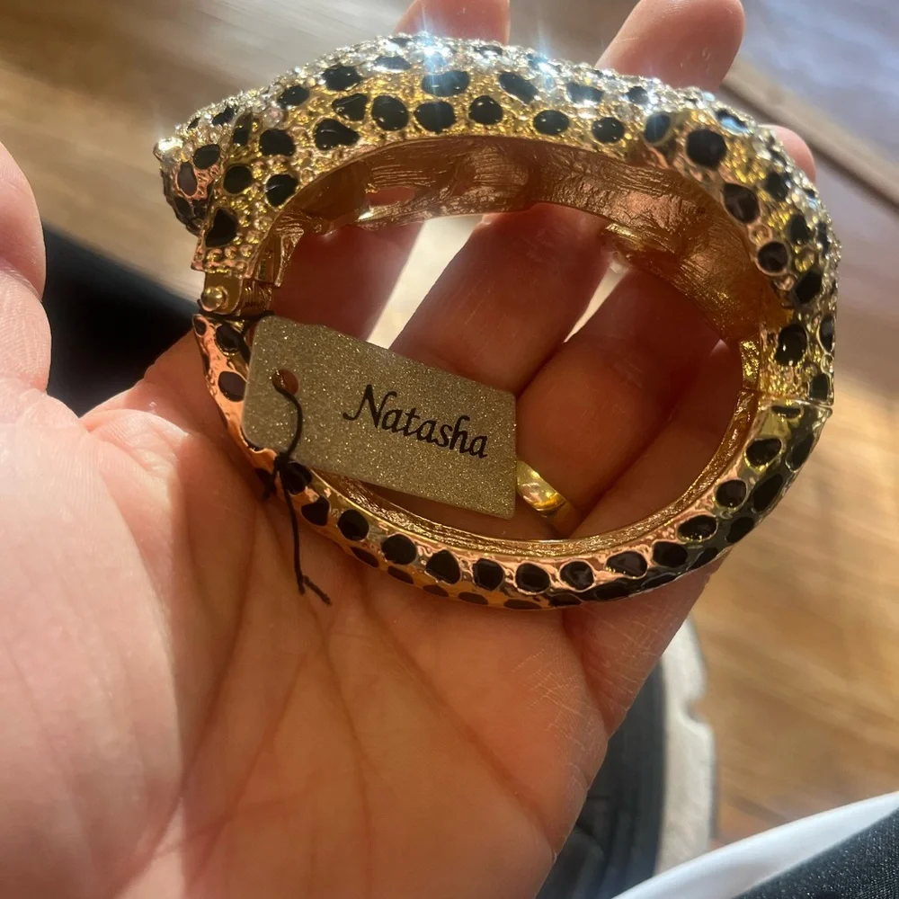 NWT Natasha Leopard Goldtone Bracelet Clamper - Heavy! - Picture 4 of 12